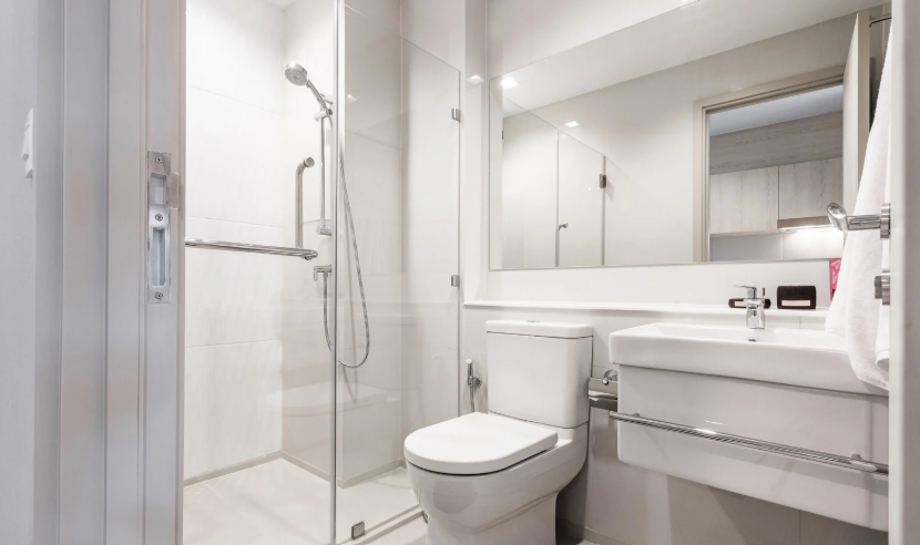 Choisir le carrelage idéal pour des toilettes modernes et pratiques
